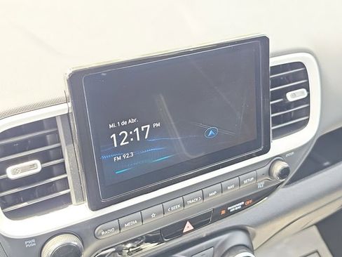 Used 2025 Hyundai Venue Limited image 20