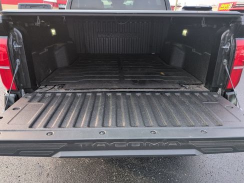 Used 2025 Toyota Tacoma SR5 AWD/4WD image 23