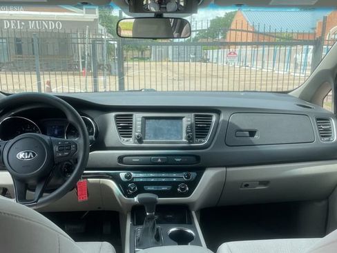 Used 2021 Kia Sedona LX FWD image 17