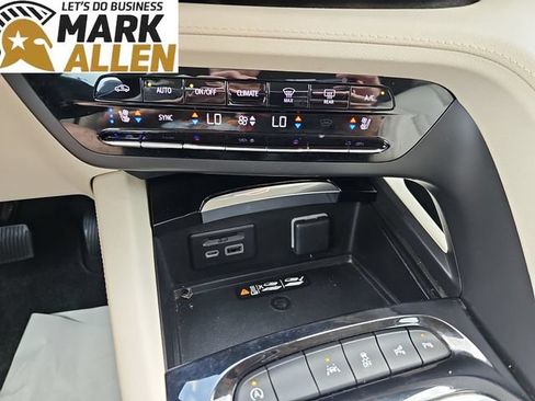 Used 2023 Buick Envision Avenir FWD image 18