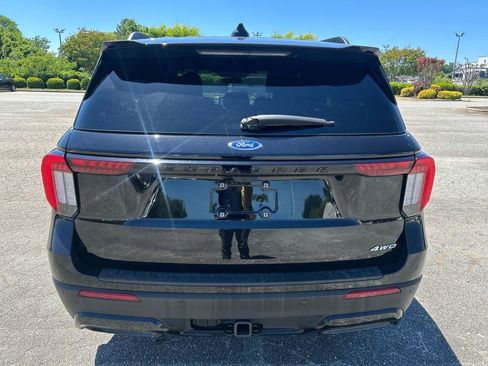 Used 2025 Ford Explorer ST-Line w/ ST-Line Street Pack AWD/4WD image 5