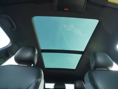 Used 2021 Volkswagen Atlas Cross Sport SE w/ Panoramic Sunroof Package image 11