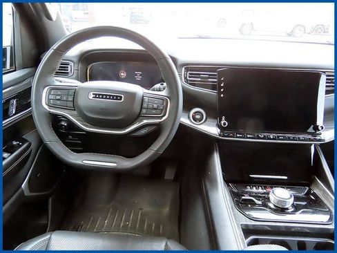 Certified 2022 Jeep Wagoneer Series II AWD/4WD image 12
