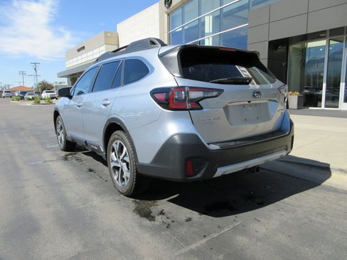Used 2022 Subaru Outback Limited XT AWD/4WD image 5