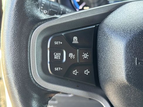 Used 2023 Ford Bronco Badlands image 10