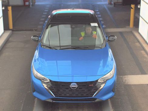 Used 2025 Nissan Sentra SR w/ SR Premium Package FWD image 2