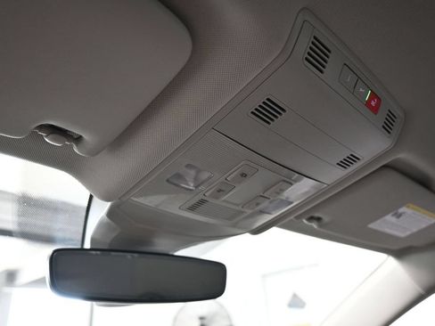 Used 2025 Volkswagen Jetta SE FWD image 24