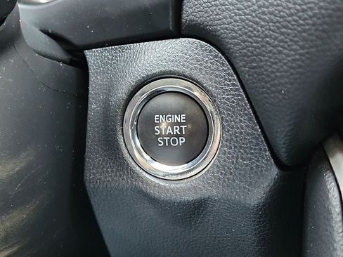 Used 2021 Toyota RAV4 XLE w/ Convenience Package FWD image 21