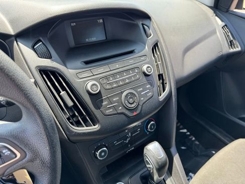 Used 2016 Ford Focus SE FWD image 11