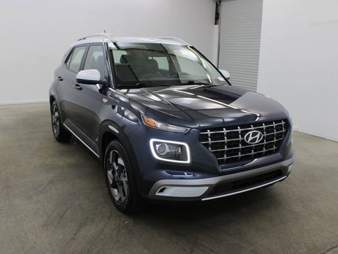 Used 2024 Hyundai Venue Limited FWD image 6