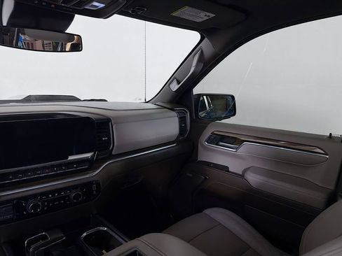 Used 2022 Chevrolet Silverado 1500 LT Trail Boss w/ LT Trail Boss Premium Package AWD/4WD image 22