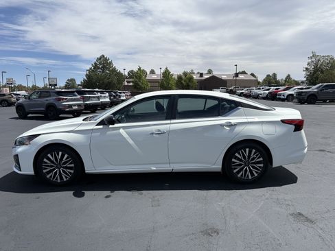 Used 2025 Nissan Altima 2.5 SV FWD image 7