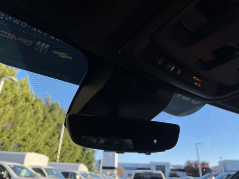 Certified 2023 GMC Yukon Denali Ultimate image 28