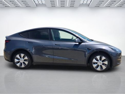Used 2023 Tesla Model Y Long Range AWD/4WD image 3