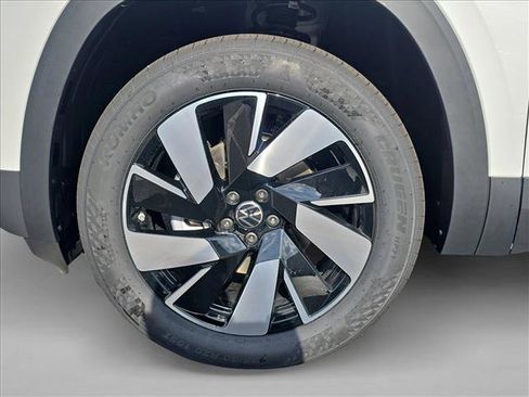 New 2026 Volkswagen Atlas Cross Sport SE FWD image 11
