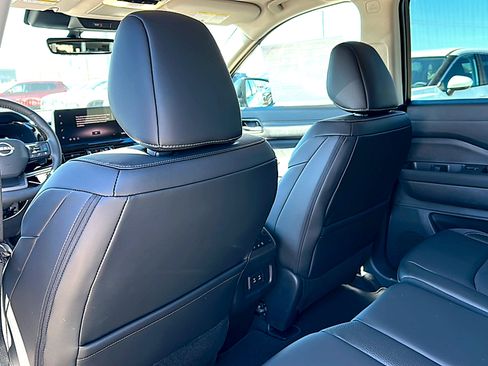 New 2026 Nissan Pathfinder SL image 14