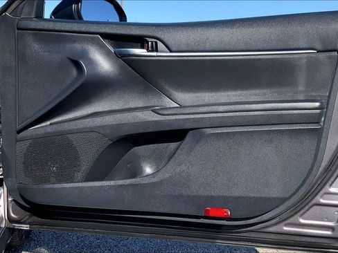 Used 2022 Toyota Camry LE image 21