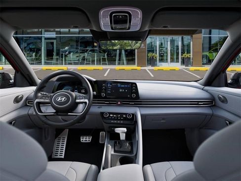 Used 2025 Hyundai Elantra Sport image 11