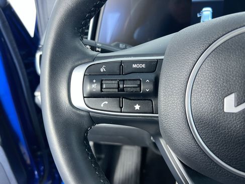 Certified 2025 Kia Sportage EX image 16