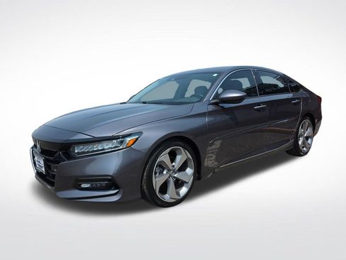 Used 2018 Honda Accord Touring image 3