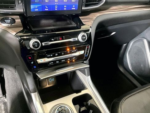 Certified 2024 Ford Explorer Limited image 26