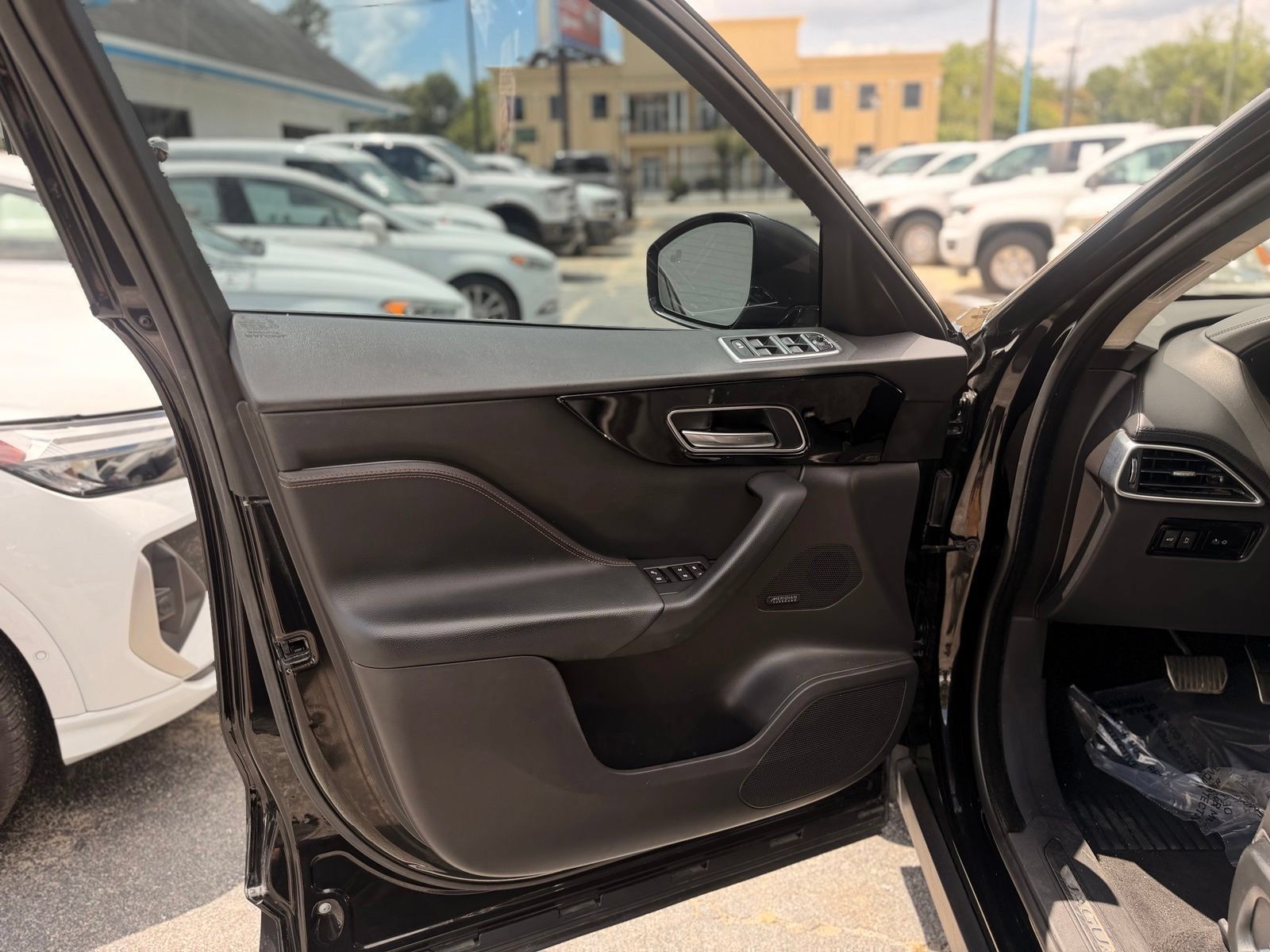Used 2019 Jaguar F-PACE Prestige AWD/4WD image 11