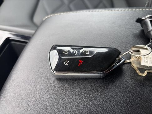 Used 2025 Volkswagen Atlas Cross Sport SE FWD image 19