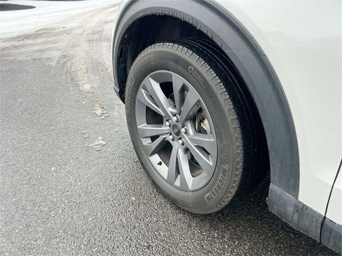 Used 2022 Ford Explorer XLT w/ Equipment Group 202A image 31