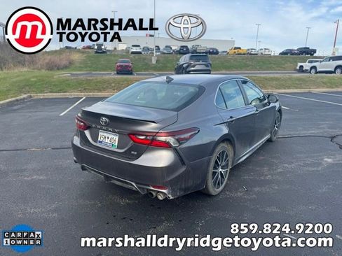 Used 2023 Toyota Camry SE image 3