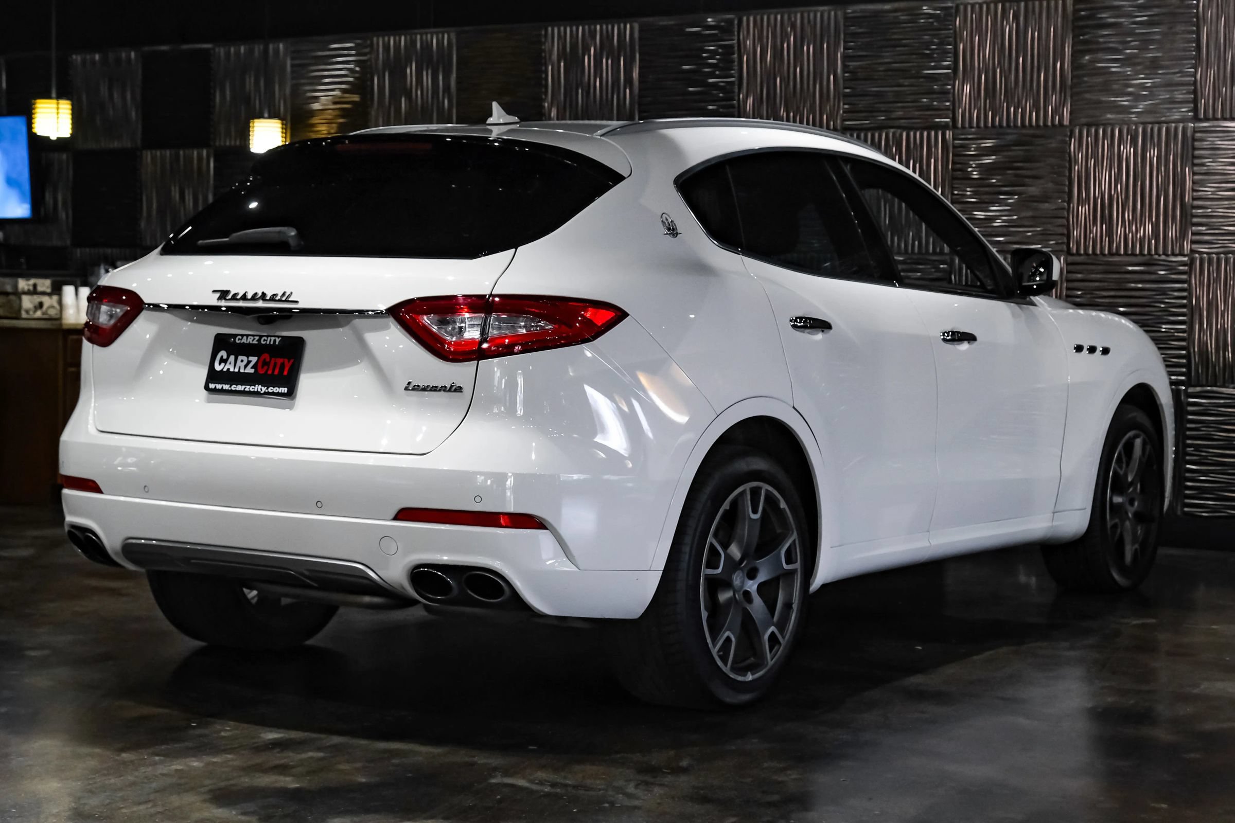 Used 2017 Maserati Levante S AWD/4WD image 10