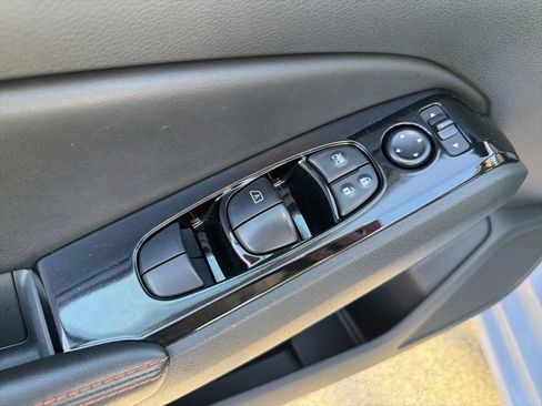 Used 2024 Nissan Altima 2.5 SR image 11