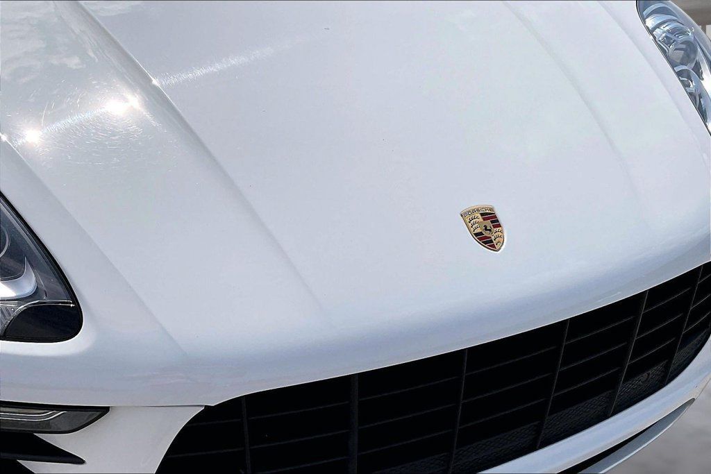 Used 2018 Porsche Macan AWD/4WD image 30