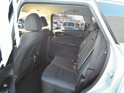 Used 2019 Kia Sorento LX image 29