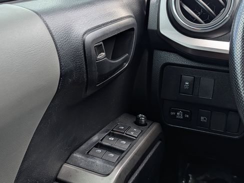 Used 2020 Toyota Tacoma SR5 image 26