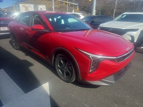 Used 2025 Kia K4 LXS image 2