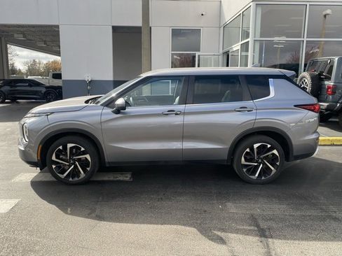 Used 2023 Mitsubishi Outlander SE image 5