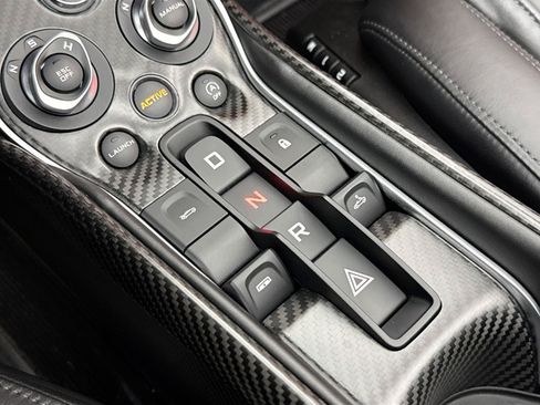 Used 2020 McLaren 600LT Spider RWD image 18
