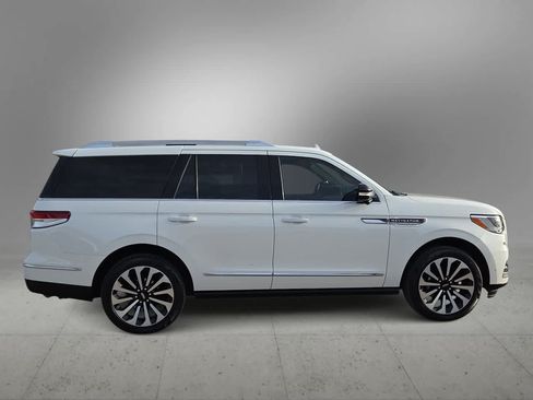 Used 2023 Lincoln Navigator Reserve AWD/4WD image 9