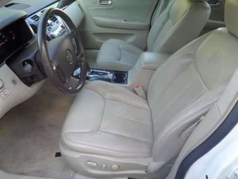 Used 2011 Cadillac DTS Luxury FWD image 5