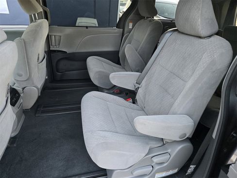 Used 2019 Toyota Sienna LE image 13