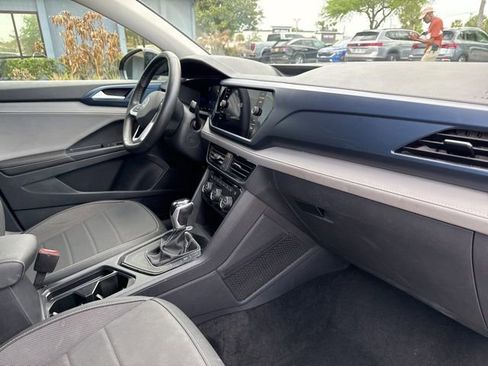 Used 2024 Volkswagen Taos SE image 10