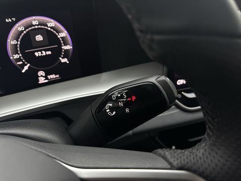 New 2026 Volkswagen Tiguan SE R-Line FWD image 16