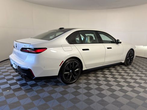 Used 2025 BMW 760i xDrive w/ Premium Package AWD/4WD image 7