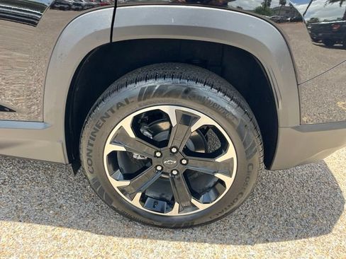 Used 2026 Chevrolet Equinox LT w/ Convenience Package II FWD image 10