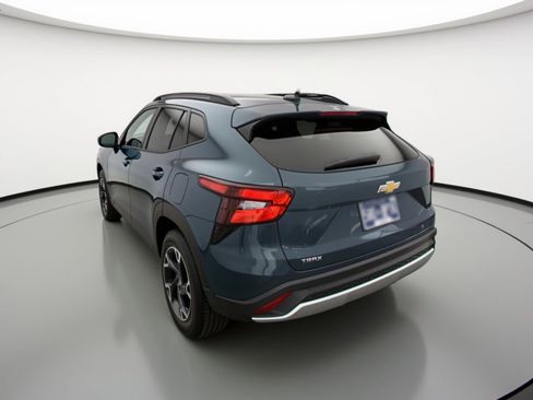Used 2025 Chevrolet Trax LT image 6
