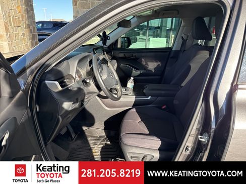 Used 2021 Toyota Highlander LE image 13