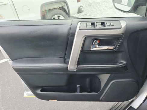 Used 2015 Toyota 4Runner SR5 image 37