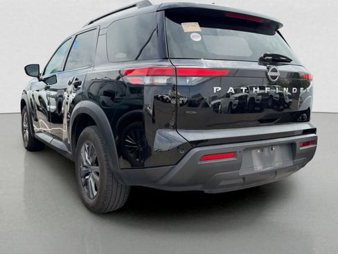 Certified 2025 Nissan Pathfinder SV image 3