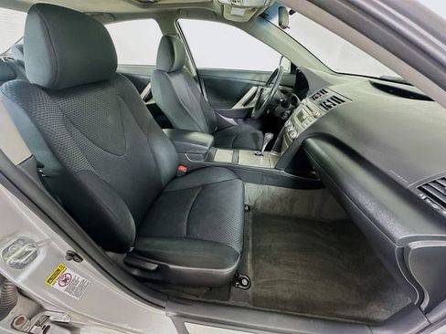 Used 2010 Toyota Camry SE FWD image 7
