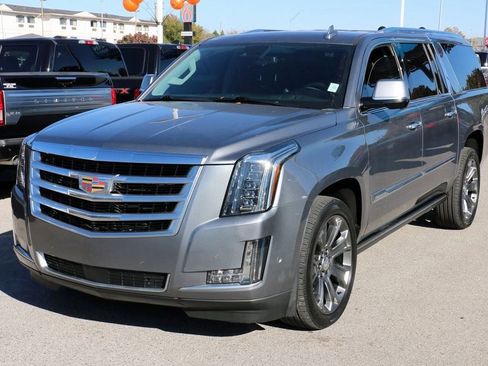 Used 2020 Cadillac Escalade ESV Premium Luxury image 2